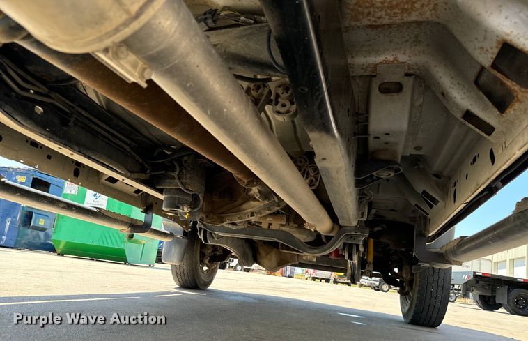 image for item MU9866 2016 Ford F550 Super Duty XL Crew Cab truck cab and chassis