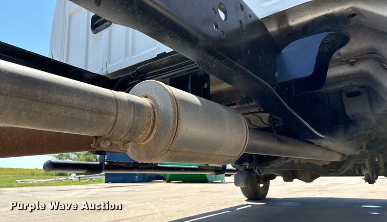 image for item MU9866 2016 Ford F550 Super Duty XL Crew Cab truck cab and chassis