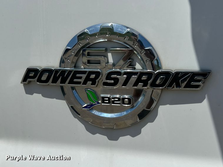 image for item MU9866 2016 Ford F550 Super Duty XL Crew Cab truck cab and chassis