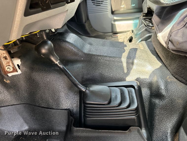 image for item MU9866 2016 Ford F550 Super Duty XL Crew Cab truck cab and chassis