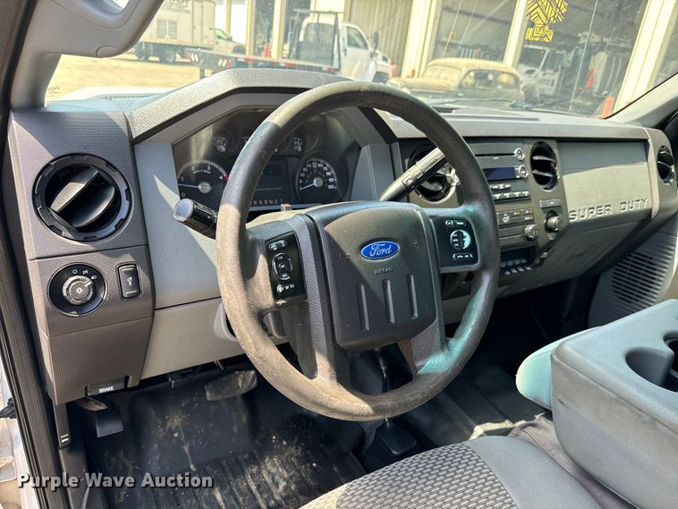 image for item MU9866 2016 Ford F550 Super Duty XL Crew Cab truck cab and chassis