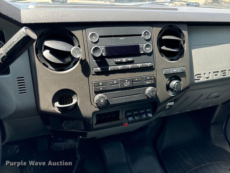 image for item MU9866 2016 Ford F550 Super Duty XL Crew Cab truck cab and chassis