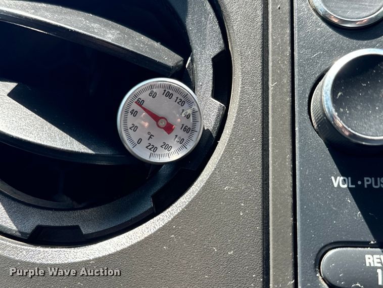 image for item MU9866 2016 Ford F550 Super Duty XL Crew Cab truck cab and chassis