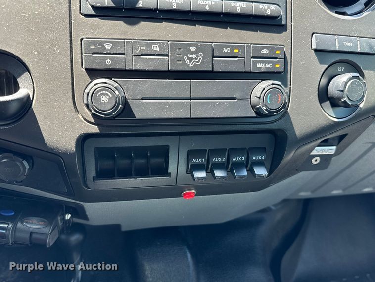 image for item MU9866 2016 Ford F550 Super Duty XL Crew Cab truck cab and chassis