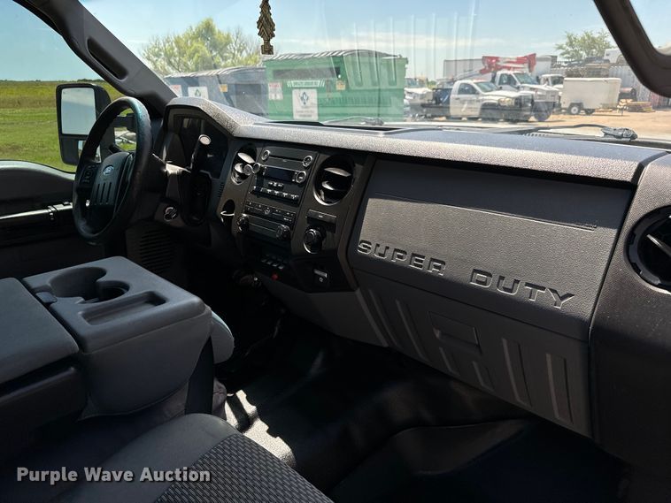 image for item MU9866 2016 Ford F550 Super Duty XL Crew Cab truck cab and chassis