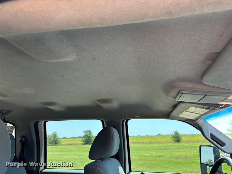 image for item MU9866 2016 Ford F550 Super Duty XL Crew Cab truck cab and chassis