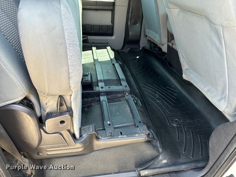 image for item MU9866 2016 Ford F550 Super Duty XL Crew Cab truck cab and chassis