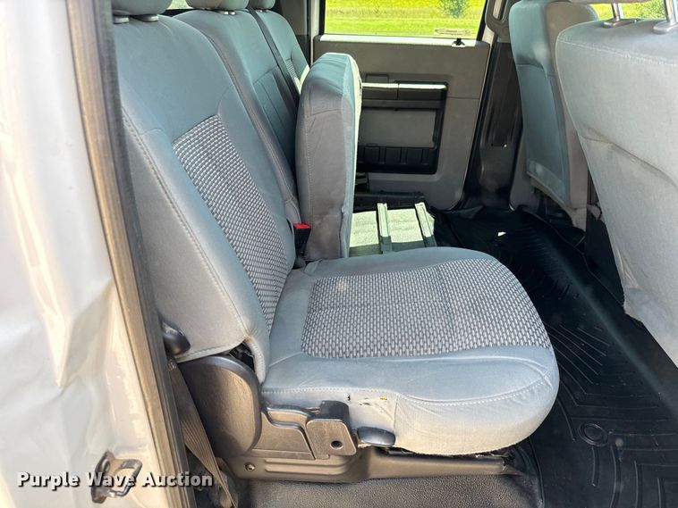 image for item MU9866 2016 Ford F550 Super Duty XL Crew Cab truck cab and chassis