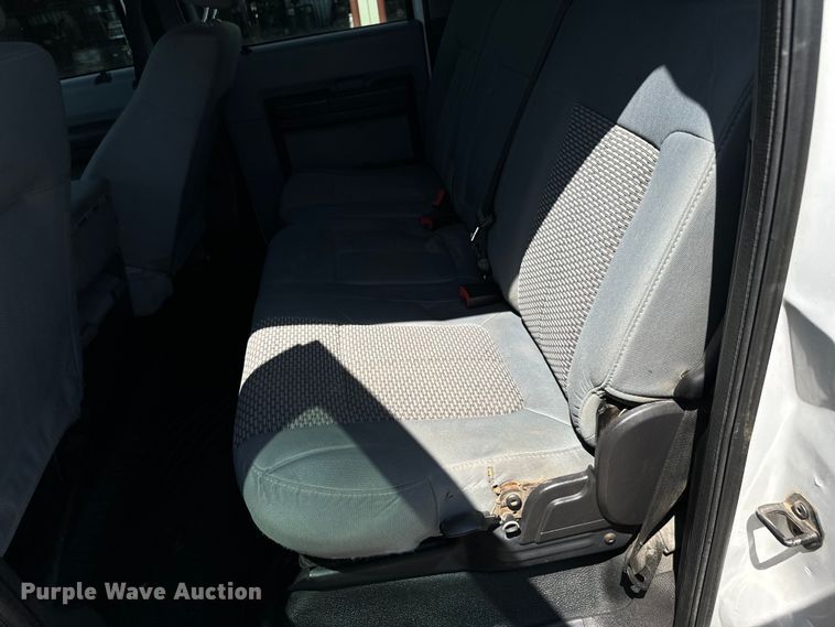 image for item MU9866 2016 Ford F550 Super Duty XL Crew Cab truck cab and chassis