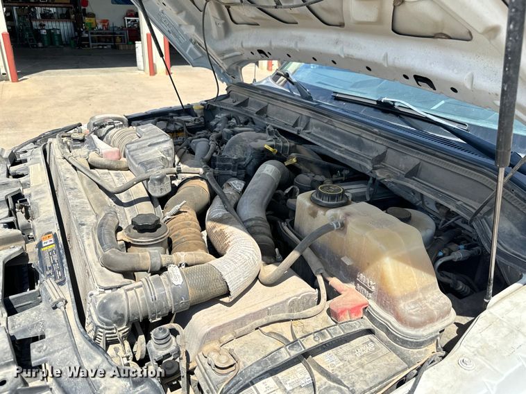 image for item MU9866 2016 Ford F550 Super Duty XL Crew Cab truck cab and chassis