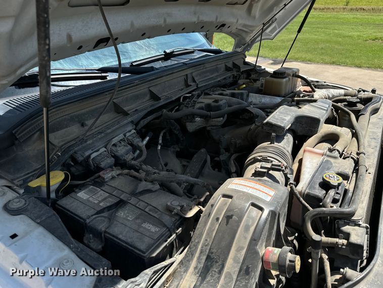 image for item MU9866 2016 Ford F550 Super Duty XL Crew Cab truck cab and chassis