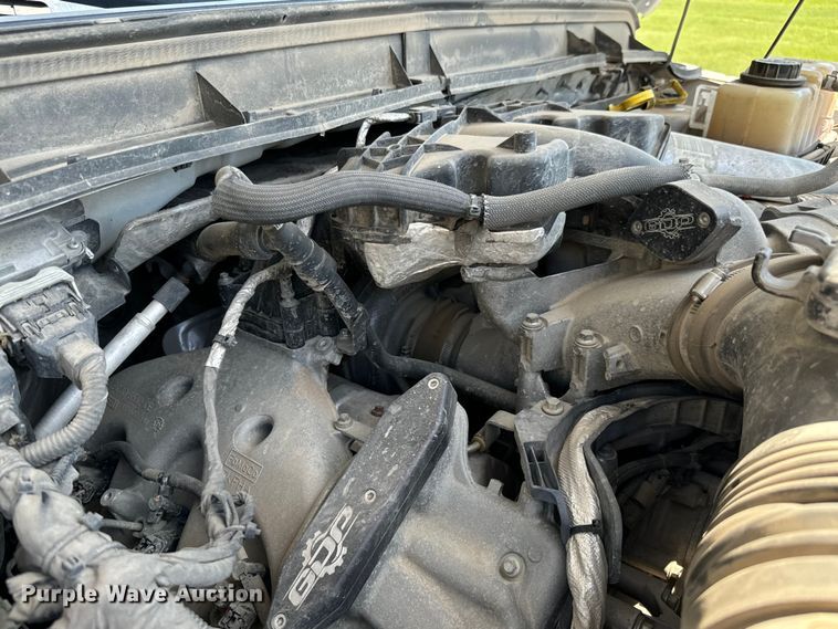 image for item MU9866 2016 Ford F550 Super Duty XL Crew Cab truck cab and chassis