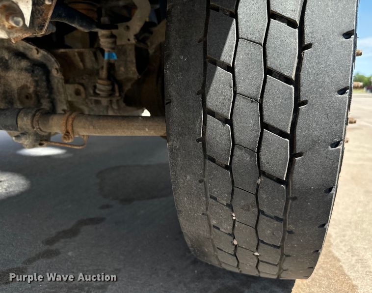 image for item MU9866 2016 Ford F550 Super Duty XL Crew Cab truck cab and chassis