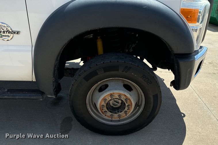 image for item MU9866 2016 Ford F550 Super Duty XL Crew Cab truck cab and chassis