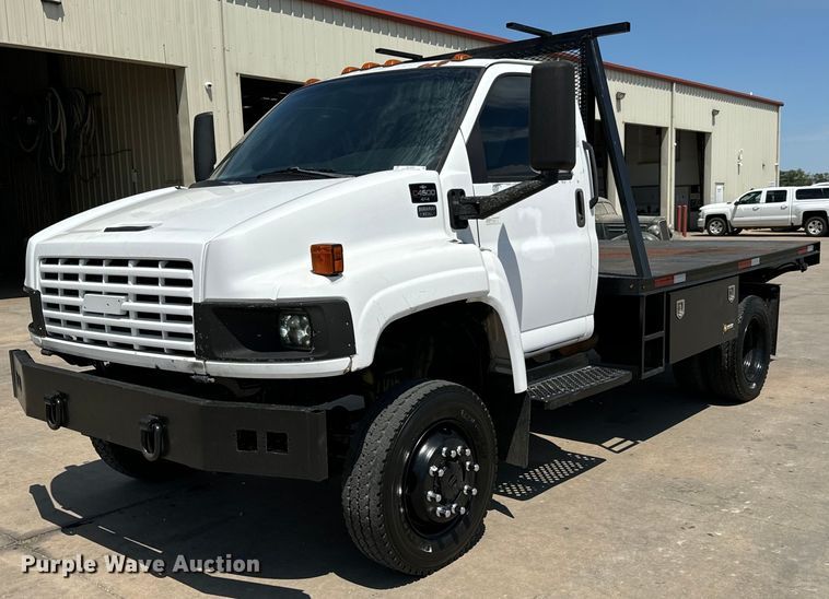 image for item MU9867 2005 Chevrolet  C4500 flatbed truck