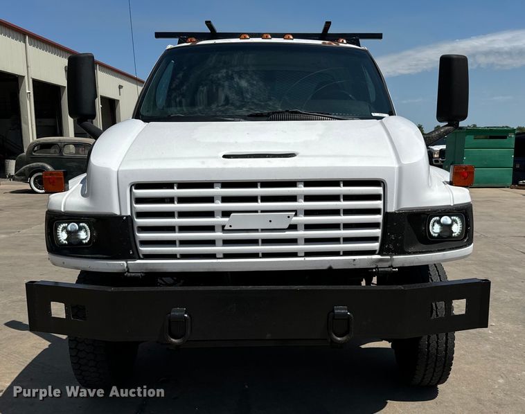 image for item MU9867 2005 Chevrolet  C4500 flatbed truck