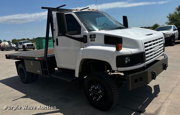 image for item MU9867 2005 Chevrolet  C4500 flatbed truck