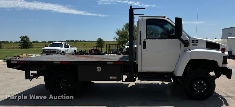 image for item MU9867 2005 Chevrolet  C4500 flatbed truck