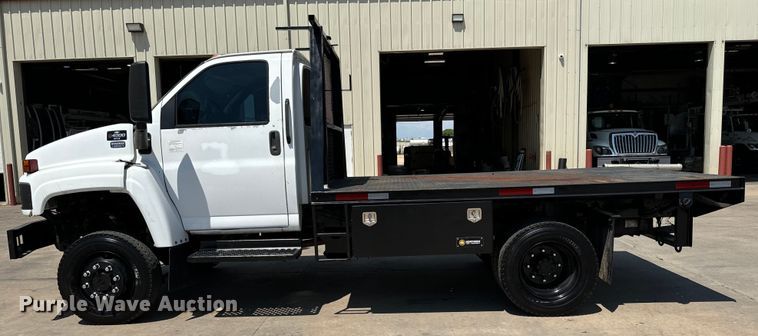 image for item MU9867 2005 Chevrolet  C4500 flatbed truck