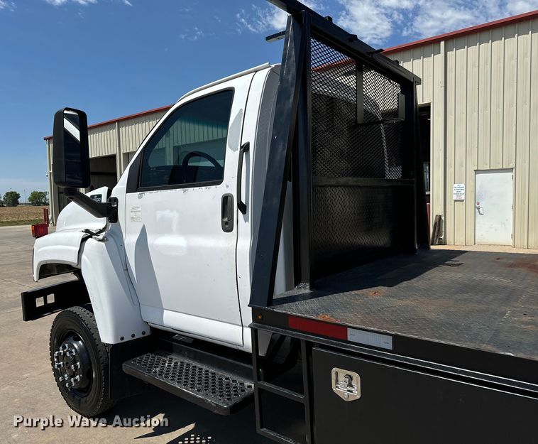 image for item MU9867 2005 Chevrolet  C4500 flatbed truck