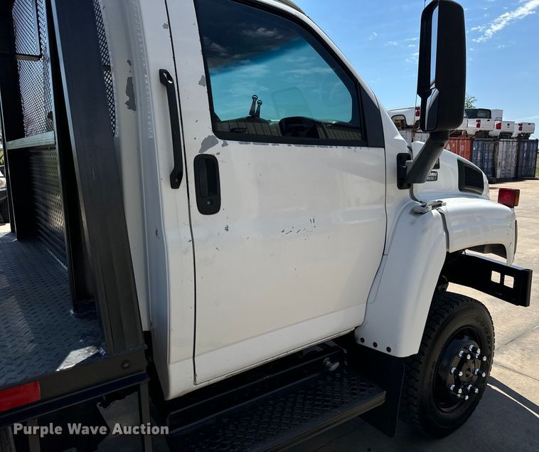 image for item MU9867 2005 Chevrolet  C4500 flatbed truck