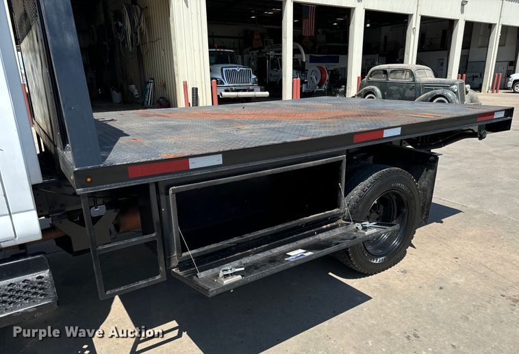 image for item MU9867 2005 Chevrolet  C4500 flatbed truck