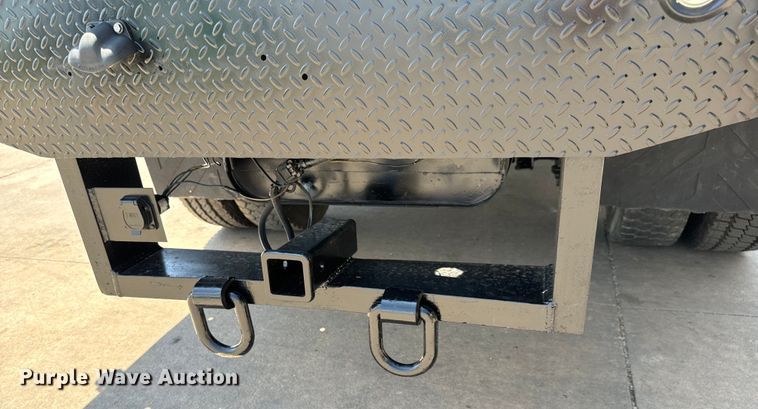 image for item MU9867 2005 Chevrolet  C4500 flatbed truck