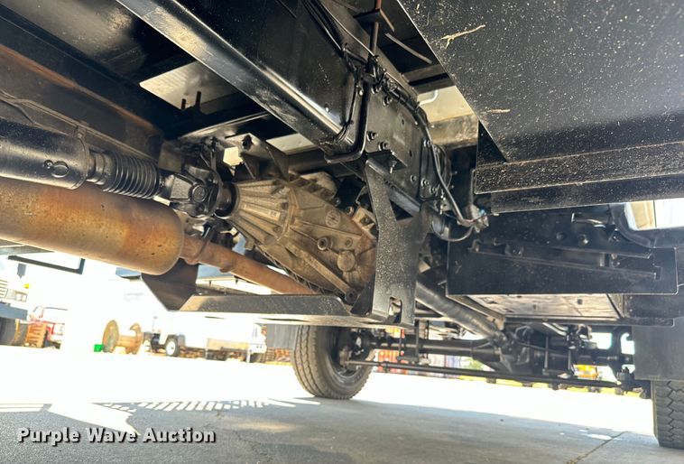 image for item MU9867 2005 Chevrolet  C4500 flatbed truck