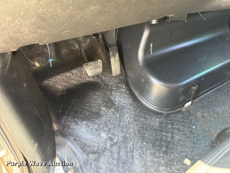 image for item MU9867 2005 Chevrolet  C4500 flatbed truck