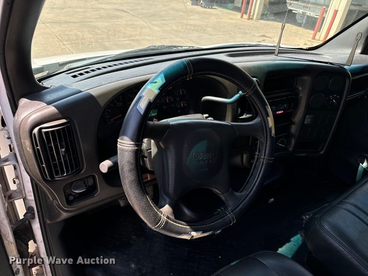 image for item MU9867 2005 Chevrolet  C4500 flatbed truck