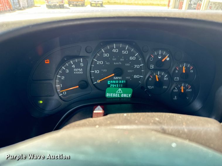 image for item MU9867 2005 Chevrolet  C4500 flatbed truck