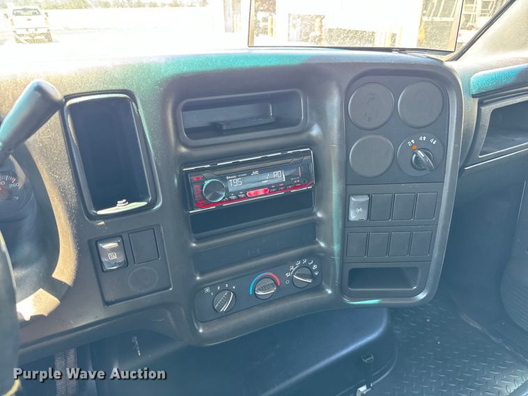 image for item MU9867 2005 Chevrolet  C4500 flatbed truck