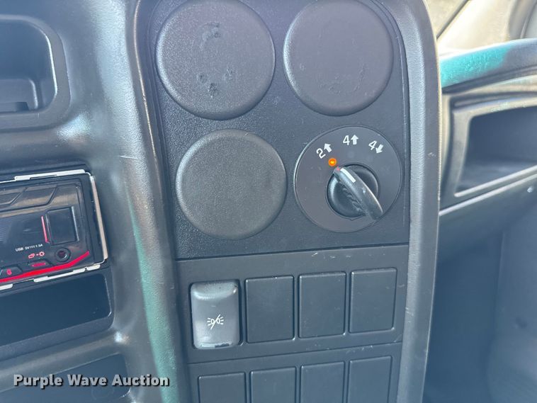 image for item MU9867 2005 Chevrolet  C4500 flatbed truck