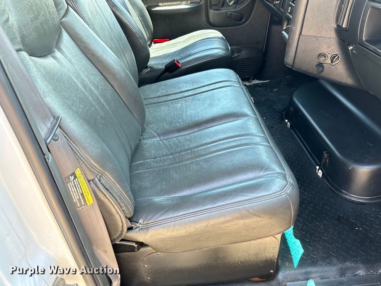 image for item MU9867 2005 Chevrolet  C4500 flatbed truck