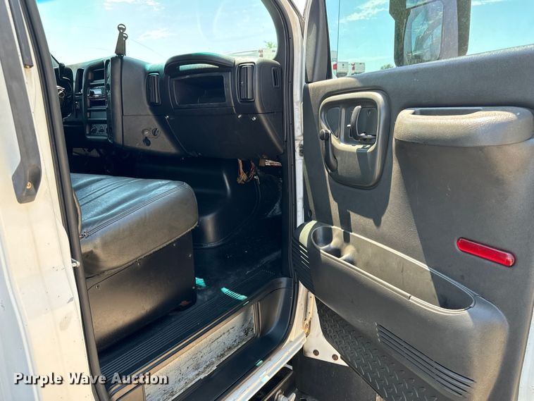 image for item MU9867 2005 Chevrolet  C4500 flatbed truck