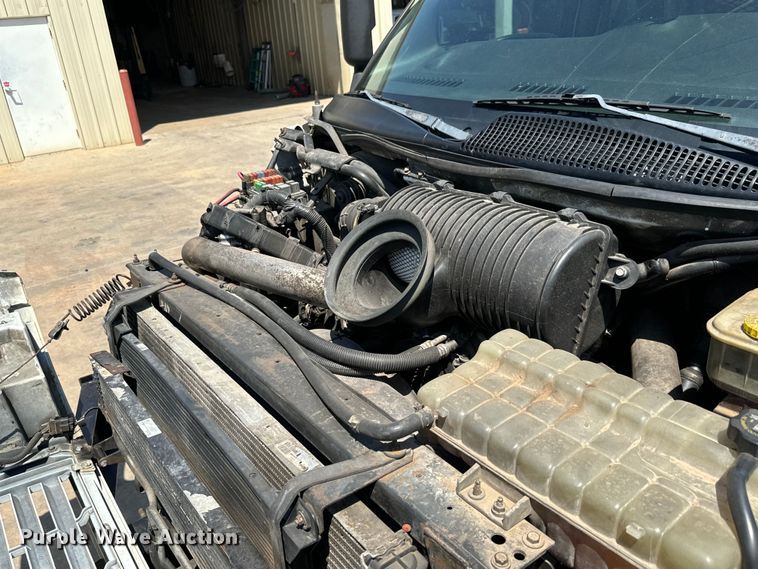 image for item MU9867 2005 Chevrolet  C4500 flatbed truck