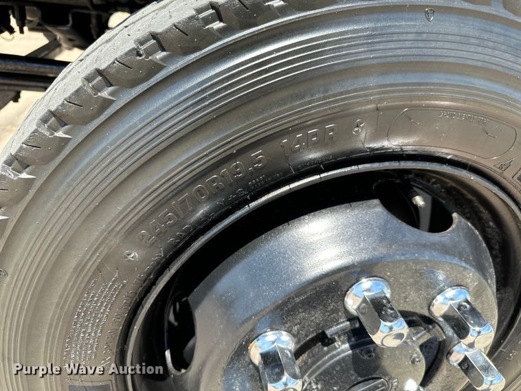 image for item MU9867 2005 Chevrolet  C4500 flatbed truck