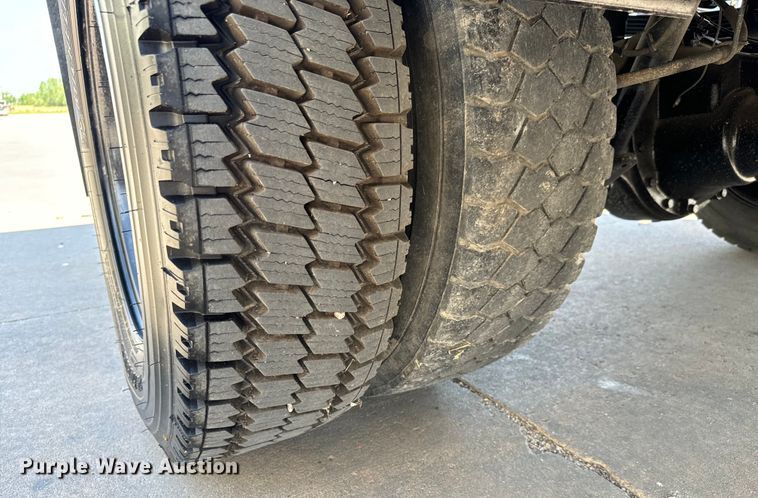 image for item MU9867 2005 Chevrolet  C4500 flatbed truck