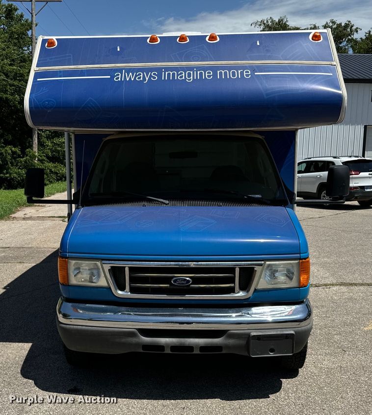 image for item MU9932 2006 Ford E450 Super Duty  RV