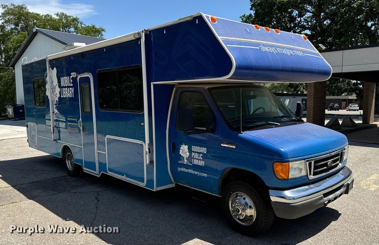 image for item MU9932 2006 Ford E450 Super Duty  RV