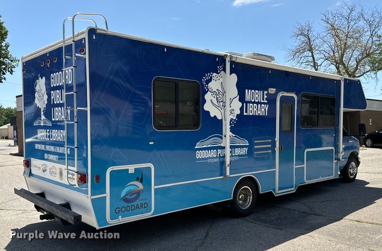 image for item MU9932 2006 Ford E450 Super Duty  RV