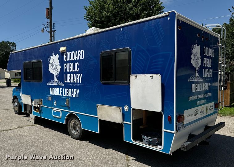 image for item MU9932 2006 Ford E450 Super Duty  RV