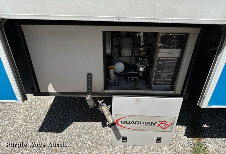 image for item MU9932 2006 Ford E450 Super Duty  RV