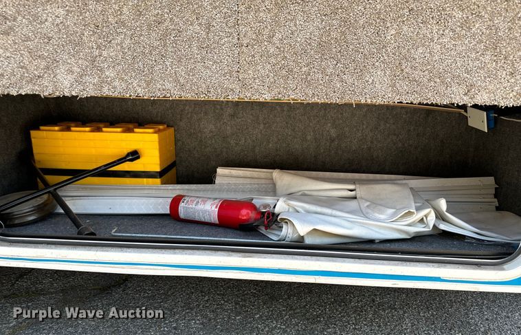 image for item MU9932 2006 Ford E450 Super Duty  RV