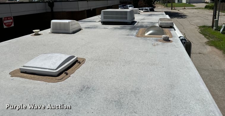 image for item MU9932 2006 Ford E450 Super Duty  RV