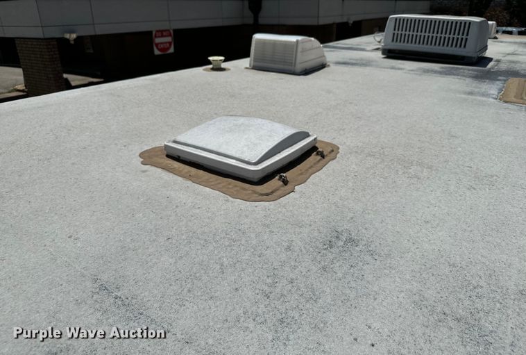 image for item MU9932 2006 Ford E450 Super Duty  RV