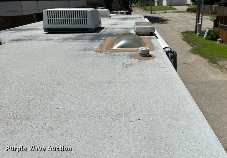 image for item MU9932 2006 Ford E450 Super Duty  RV