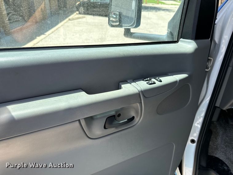 image for item MU9932 2006 Ford E450 Super Duty  RV