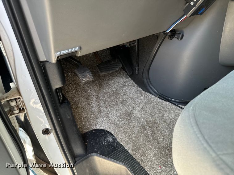 image for item MU9932 2006 Ford E450 Super Duty  RV