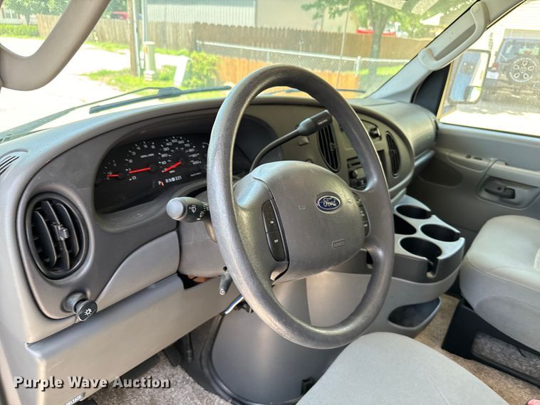 image for item MU9932 2006 Ford E450 Super Duty  RV